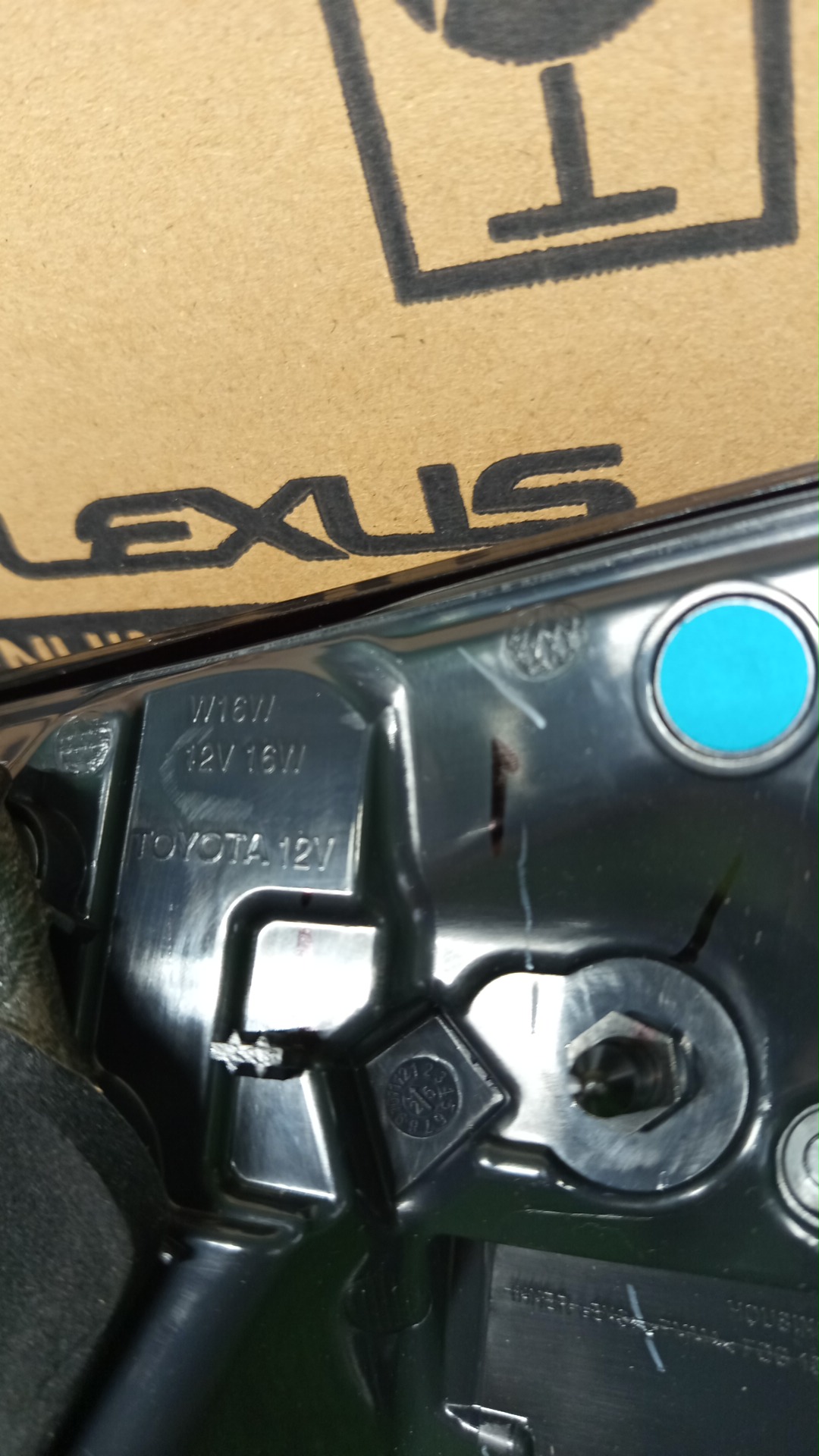 Вставка между стопов левая задняя TOYOTA COROLLA CROSS ZSG10 81591-16010 3 ракурс