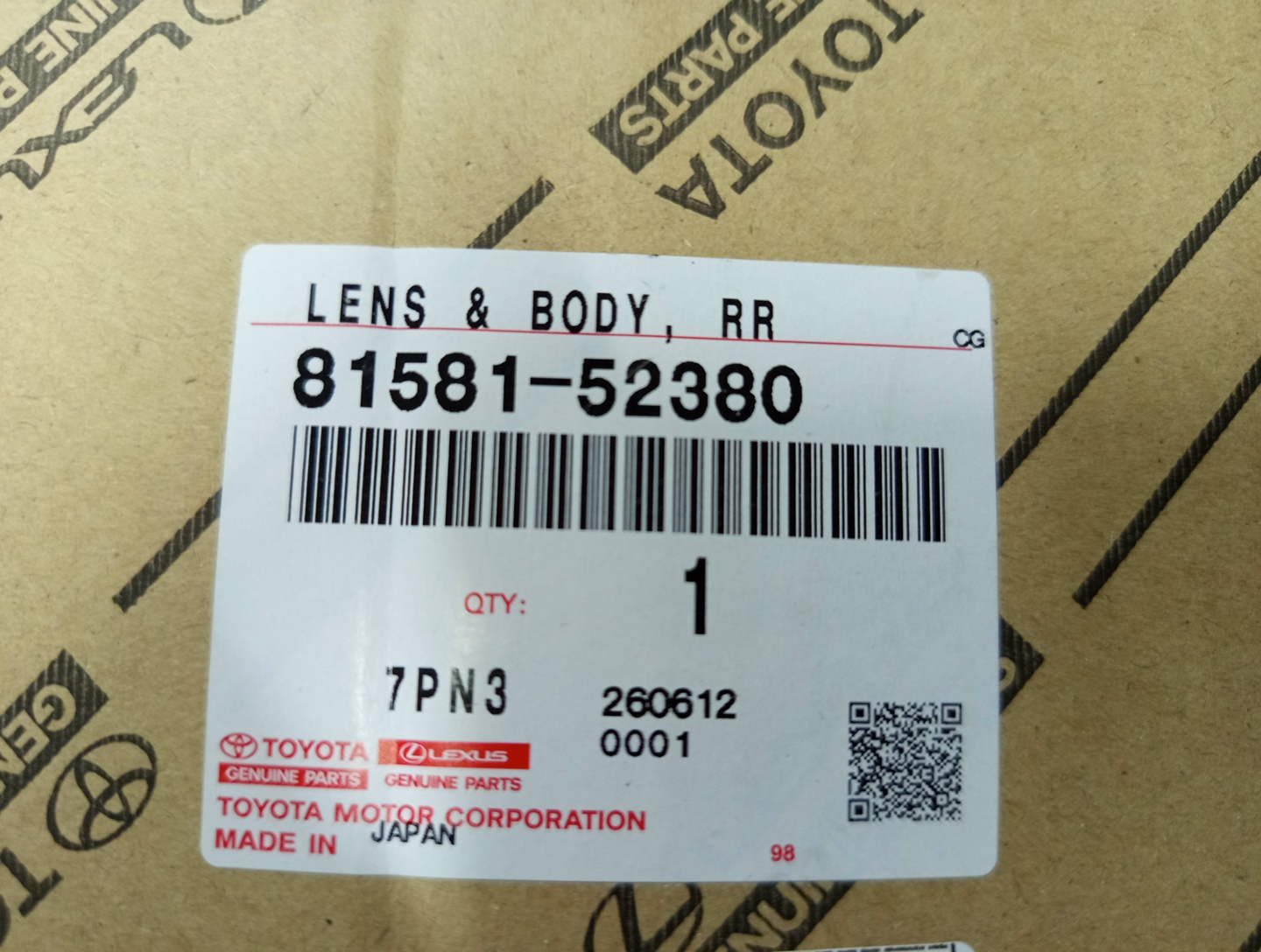 Вставка между стопов правая задняя TOYOTA SIENTA NHP170G 81581-52380 3 ракурс