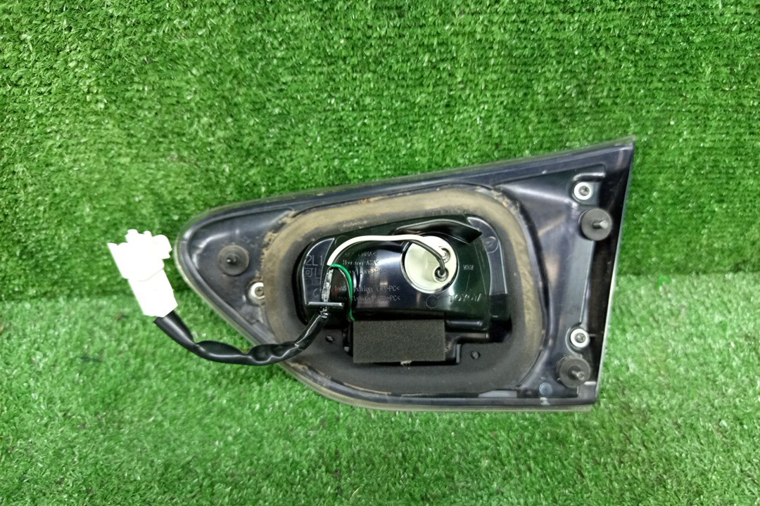 Вставка между стопов левая задняя TOYOTA WISH ZGE20G 2 ракурс