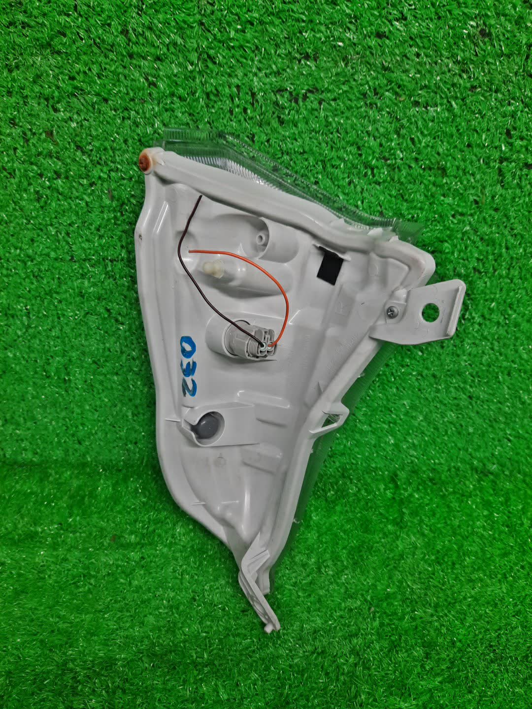 Габарит правый передний NISSAN LEAF AZE0, ZE0 2 ракурс
