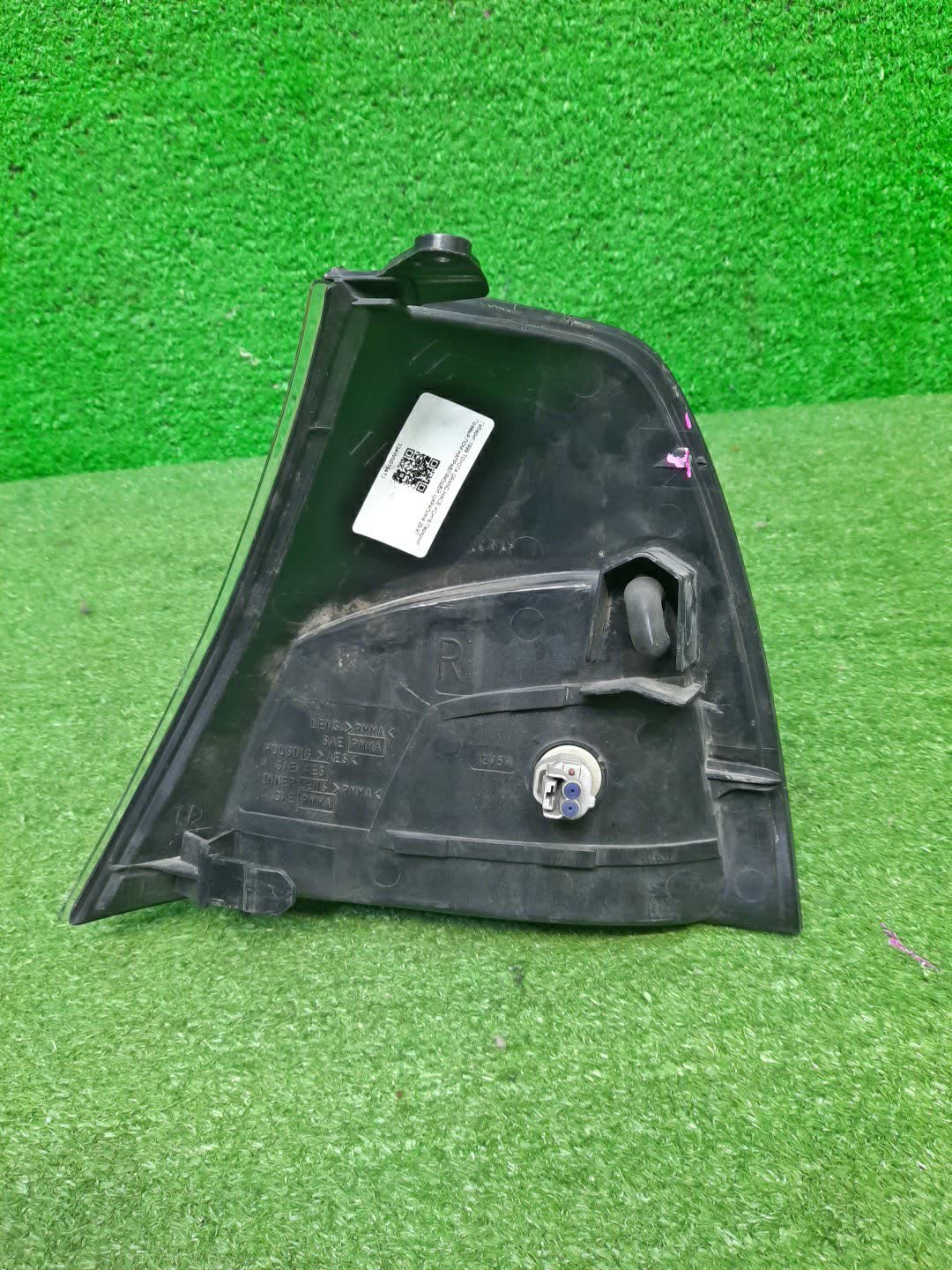 Габарит правый передний TOYOTA GRAND HIACE VCH10W, KCH10W, VCH16W, KCH16W, KCH11W 3 ракурс Габарит правый передний TOYOTA GRAND HIACE VCH10W, KCH10W, VCH16W, KCH16W, KCH11W 3 ракурс