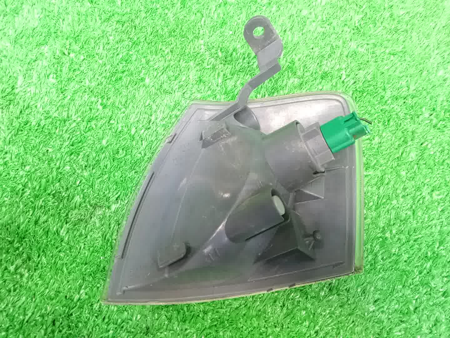 Габарит правый передний MAZDA DEMIO DW3W, DW5W 2 ракурс