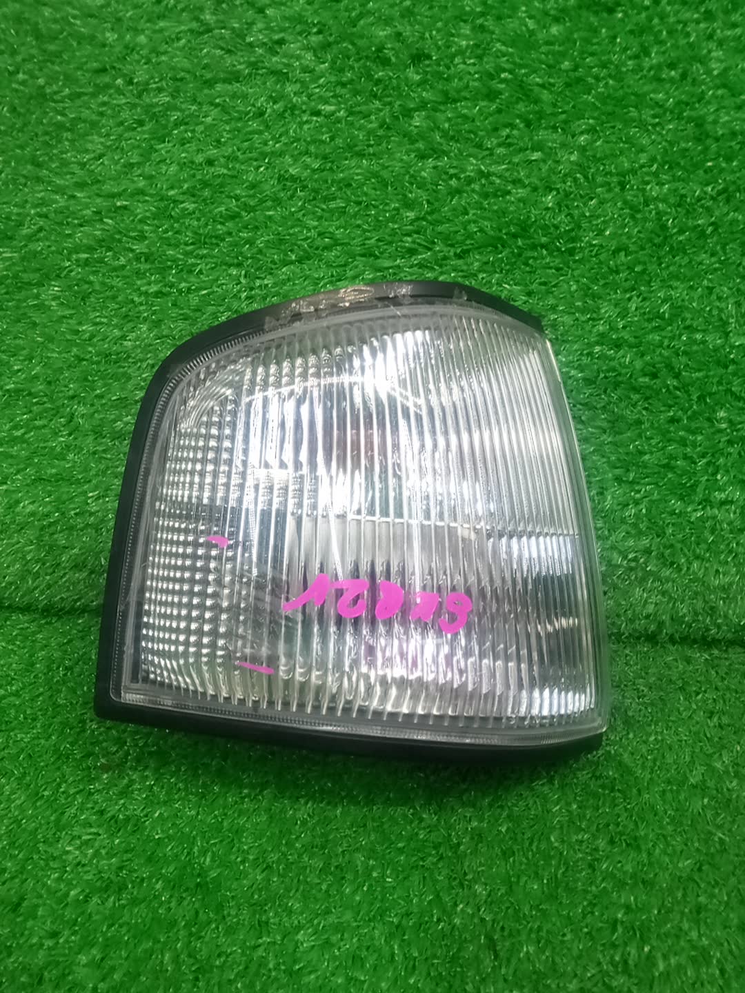 Габарит правый передний MAZDA DELICA, BONGO, VANETTE SKF2LM, SK82TM, SK22L, SK82M, SK82V, SK82T, SK22M, SK22V, SKF2V, SK82VN, SKF2TN, SK82TN, SK22TN 1 ракурс