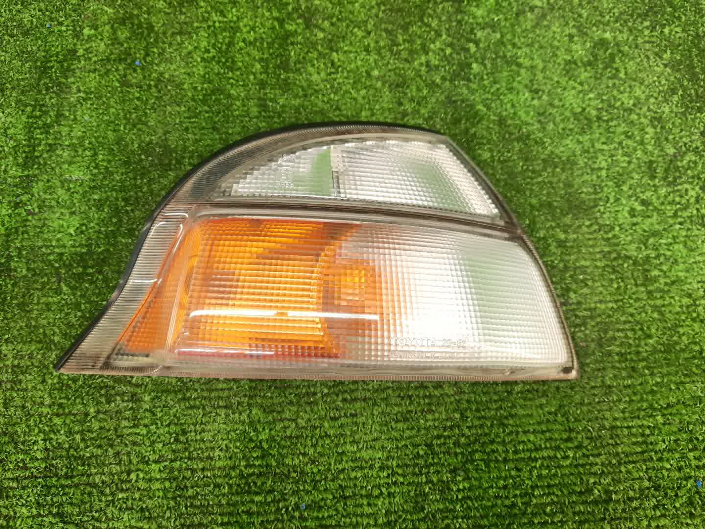 Габарит правый передний TOYOTA GRANVIA VCH10W, KCH10W, VCH16W, KCH16W, RCH11W, KCH11W 1 ракурс