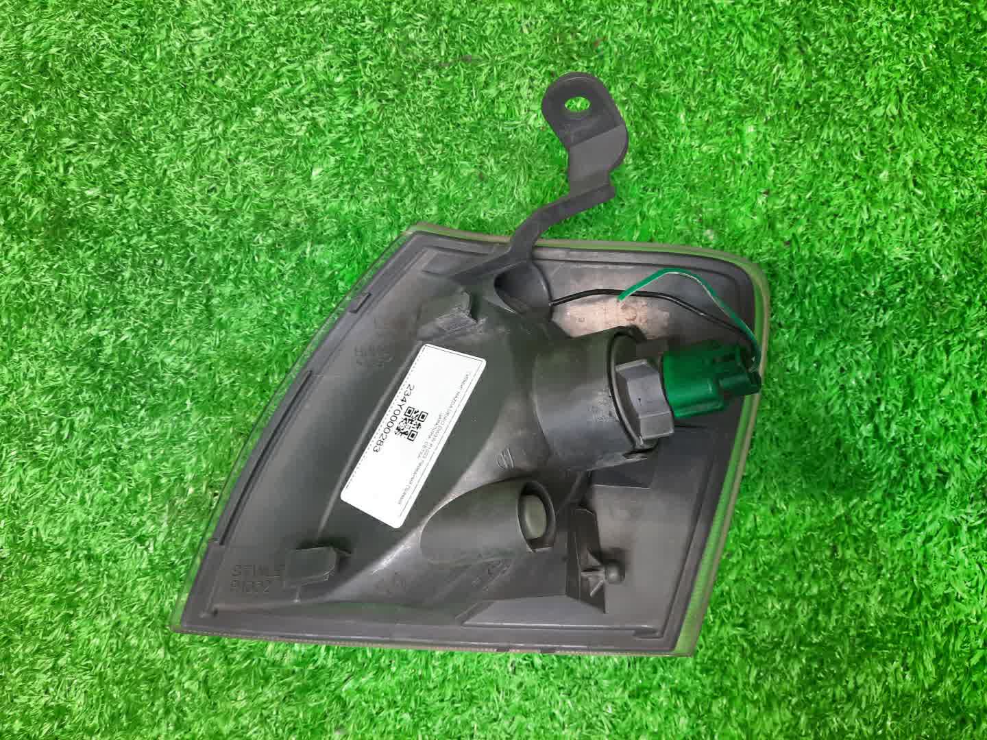 Габарит правый передний MAZDA DEMIO DW3W, DW5W 3 ракурс
