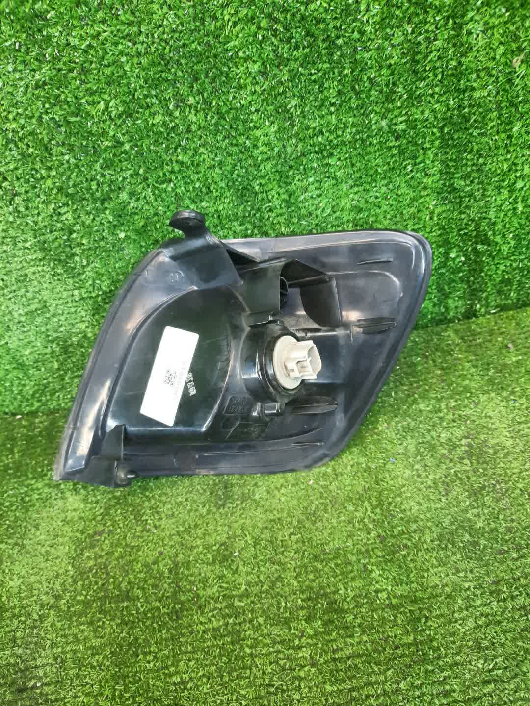 Габарит правый передний TOYOTA IPSUM, PICNIC SXM10G, SXM15G, CXM10G 3 ракурс