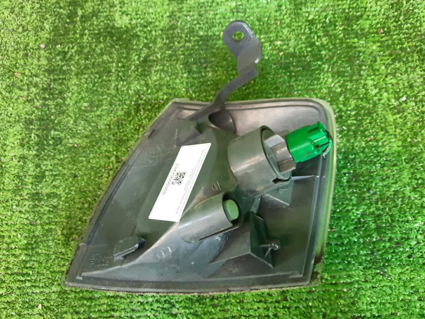 Габарит правый передний MAZDA DEMIO DW3W, DW5W 3 ракурс