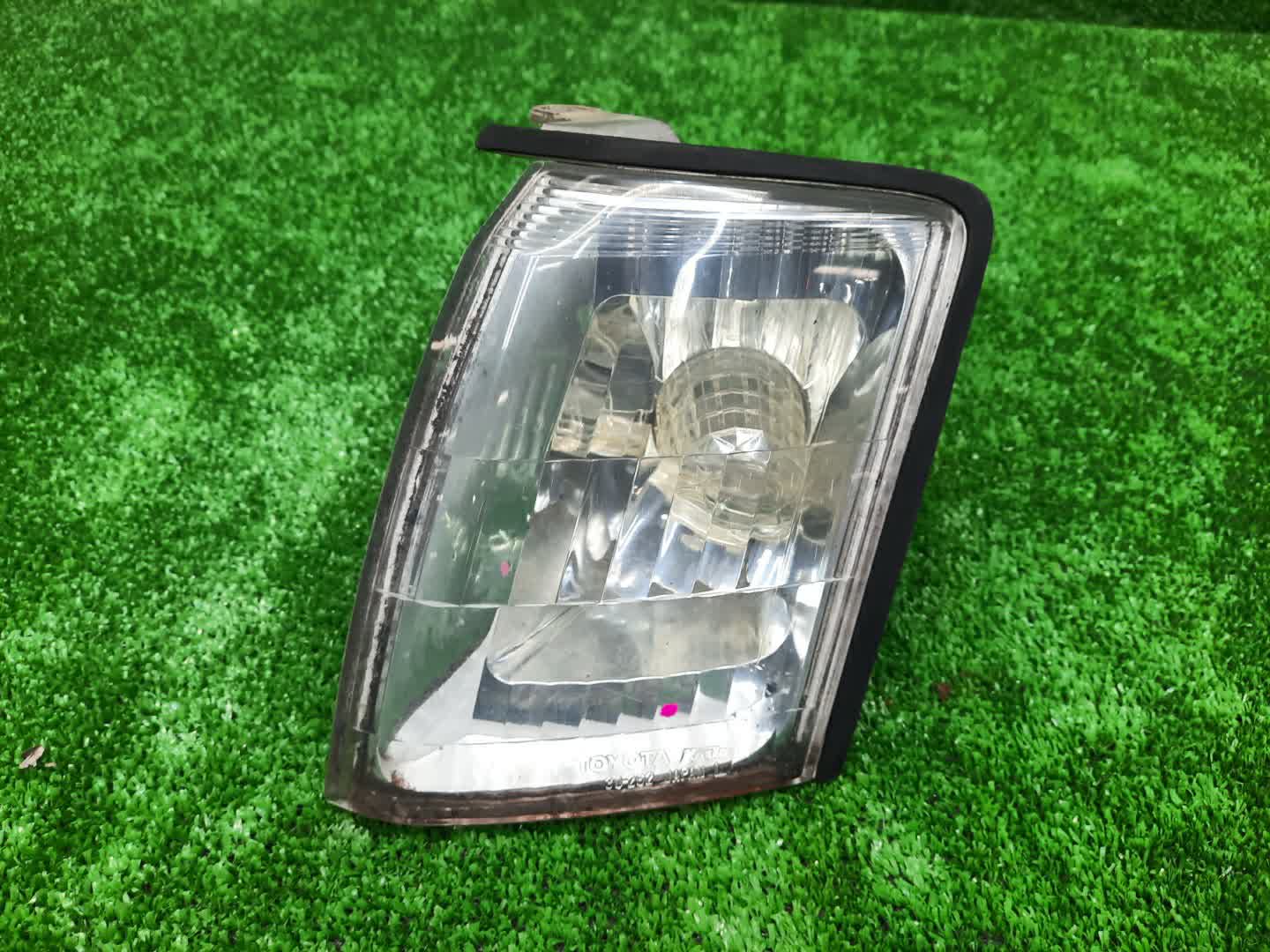 Габарит левый передний TOYOTA CROWN JZS151, JZS155, GS151, LS151, JZS157, JZS153 1 ракурс