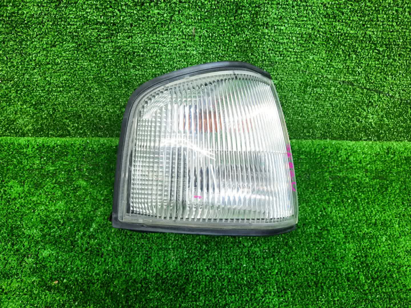 Габарит правый передний MAZDA DELICA, BONGO, VANETTE SKF2LM, SK82TM, SK22L, SK82M, SK82V, SK82T, SK22M, SK22V, SKF2V, SK82VN, SKF2TN, SK82TN, SK22TN 1 ракурс