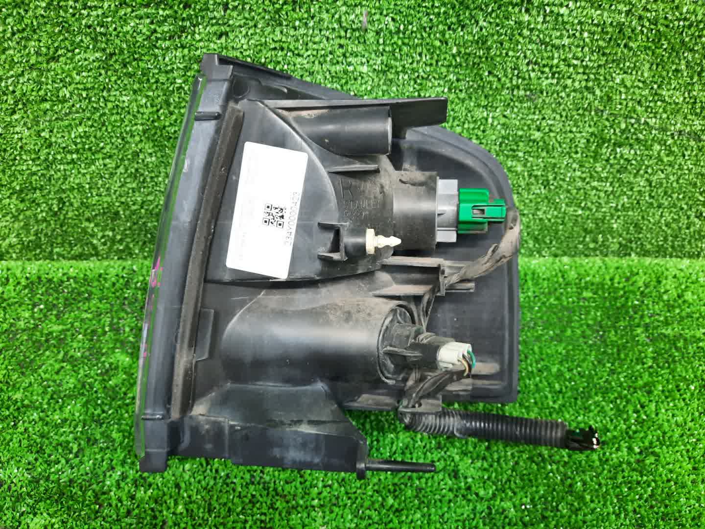 Габарит правый передний MAZDA DELICA, BONGO, VANETTE SKF2LM, SK82TM, SK22L, SK82M, SK82V, SK82T, SK22M, SK22V, SKF2V, SK82VN, SKF2TN, SK82TN, SK22TN 3 ракурс