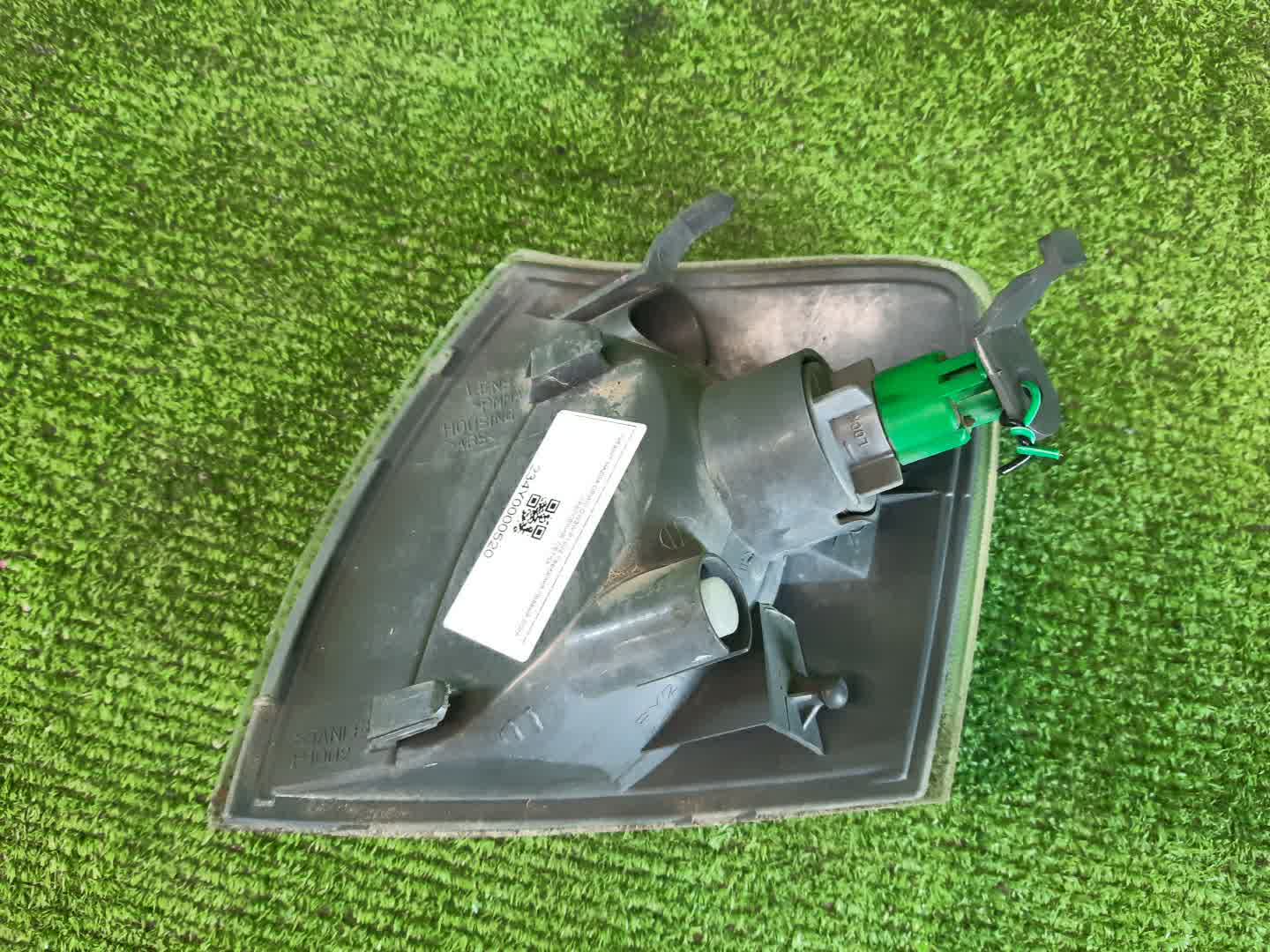 Габарит правый передний MAZDA DEMIO DW3W, DW5W 3 ракурс