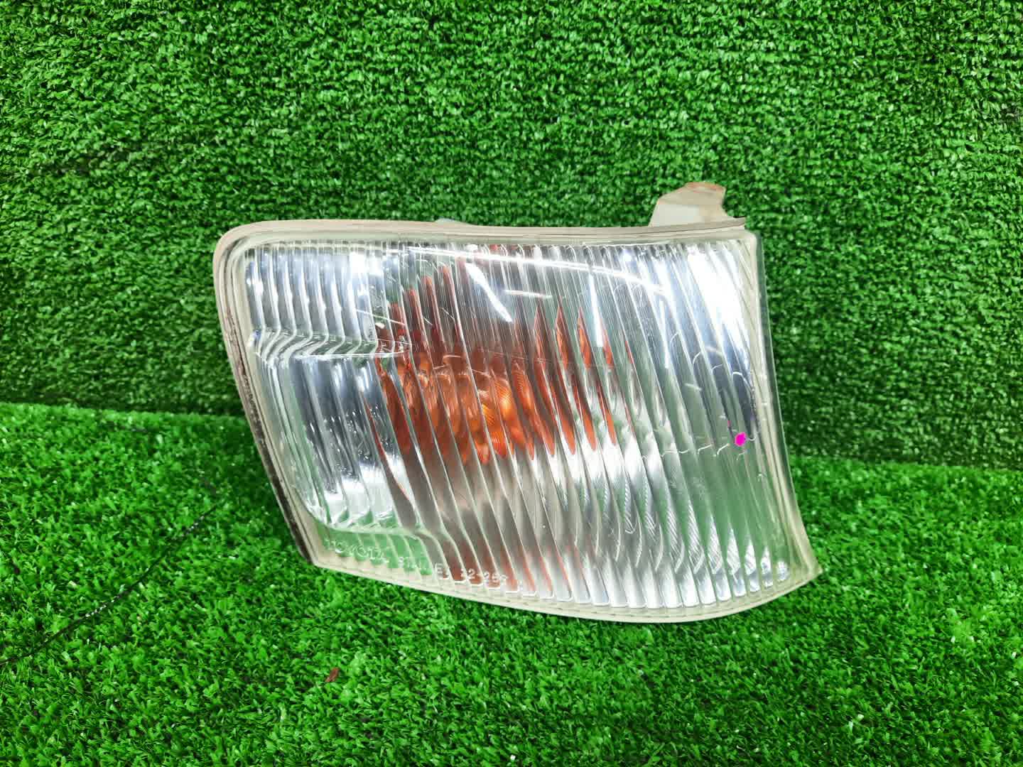 Габарит правый передний TOYOTA CHASER GX100, JZX100, JZX101, LX100, GX105, JZX105, SX100 1 ракурс