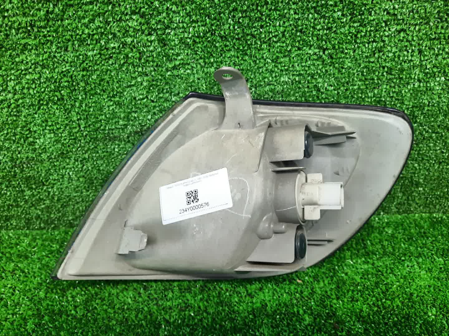 Габарит правый передний TOYOTA COROLLA SPACIO AE111N 3 ракурс