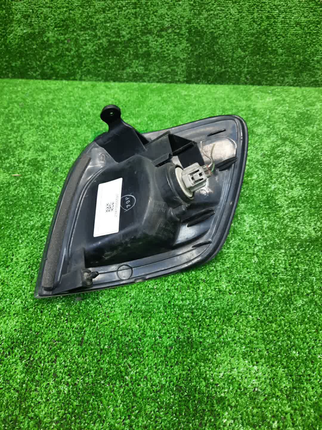 Габарит правый передний TOYOTA IPSUM, PICNIC SXM10G, SXM15G, CXM10G 2 ракурс