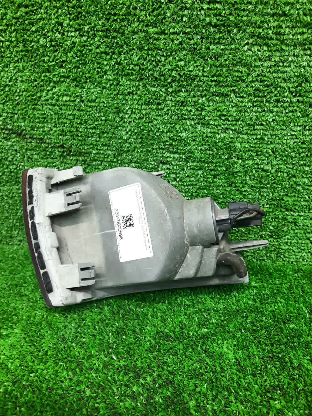 Габарит правый передний MITSUBISHI DIAMANTE F25A, F12A, F13A, F15A, F17A, F27A, F11A, GL3W 2 ракурс Габарит правый передний MITSUBISHI DIAMANTE F25A, F12A, F13A, F15A, F17A, F27A, F11A, GL3W 2 ракурс