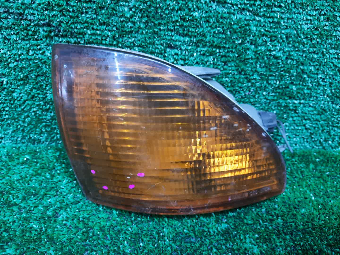 Габарит левый передний MITSUBISHI DIAMANTE F25A, F12A, F13A, F15A, F17A, F27A, F11A, GL3W 1 ракурс Габарит левый передний MITSUBISHI DIAMANTE F25A, F12A, F13A, F15A, F17A, F27A, F11A, GL3W 1 ракурс
