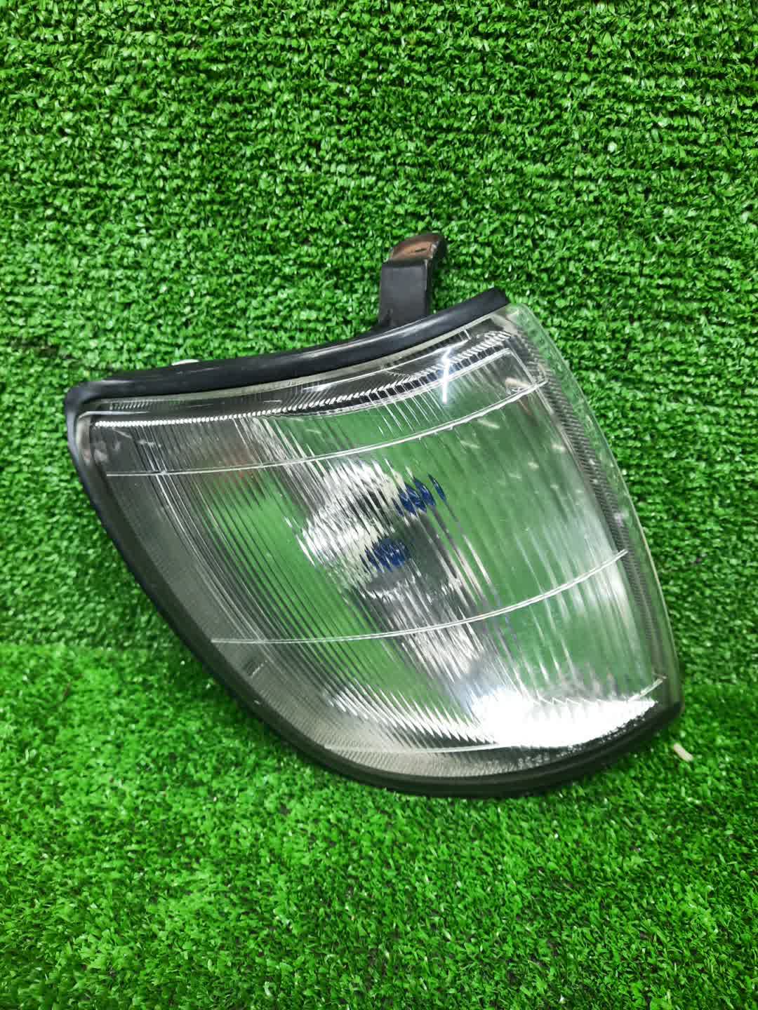 Габарит правый передний TOYOTA HILUX SURF RZN185W, VZN185W, KDN185W, KZN185W, KZN185G 1 ракурс