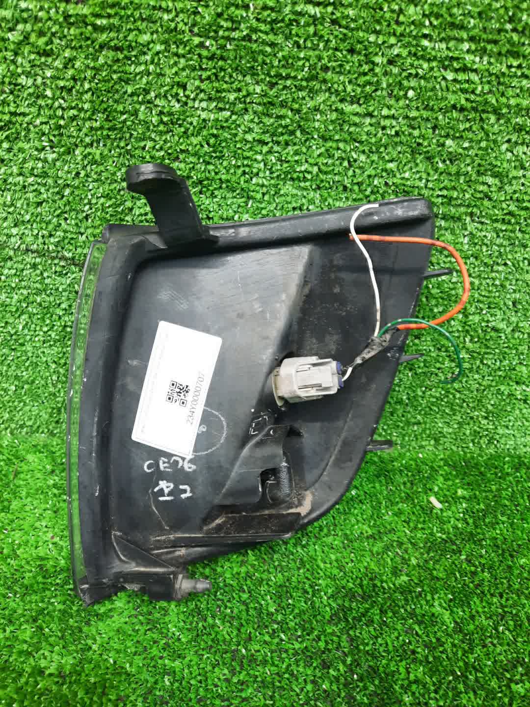 Габарит правый передний TOYOTA HILUX SURF RZN185W, VZN185W, KDN185W, KZN185W, KZN185G 2 ракурс