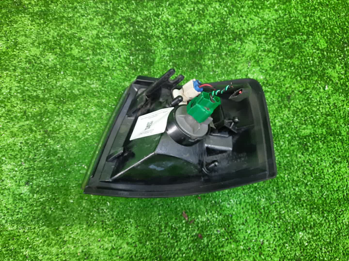 Габарит правый передний MAZDA DEMIO DW3W, DW5W 2 ракурс