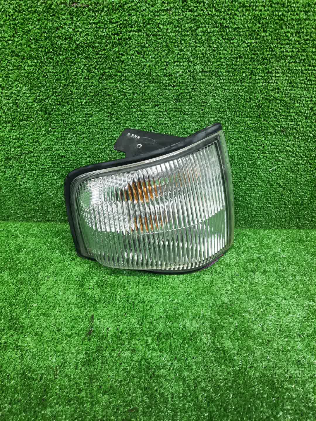 Габарит правый передний MAZDA DELICA, BONGO, VANETTE SKF2LM, SK82TM, SK22L, SK82M, SK82V, SK82T, SK22M, SK22V, SKF2V, SK82VN, SKF2TN, SK82TN, SK22TN 1 ракурс