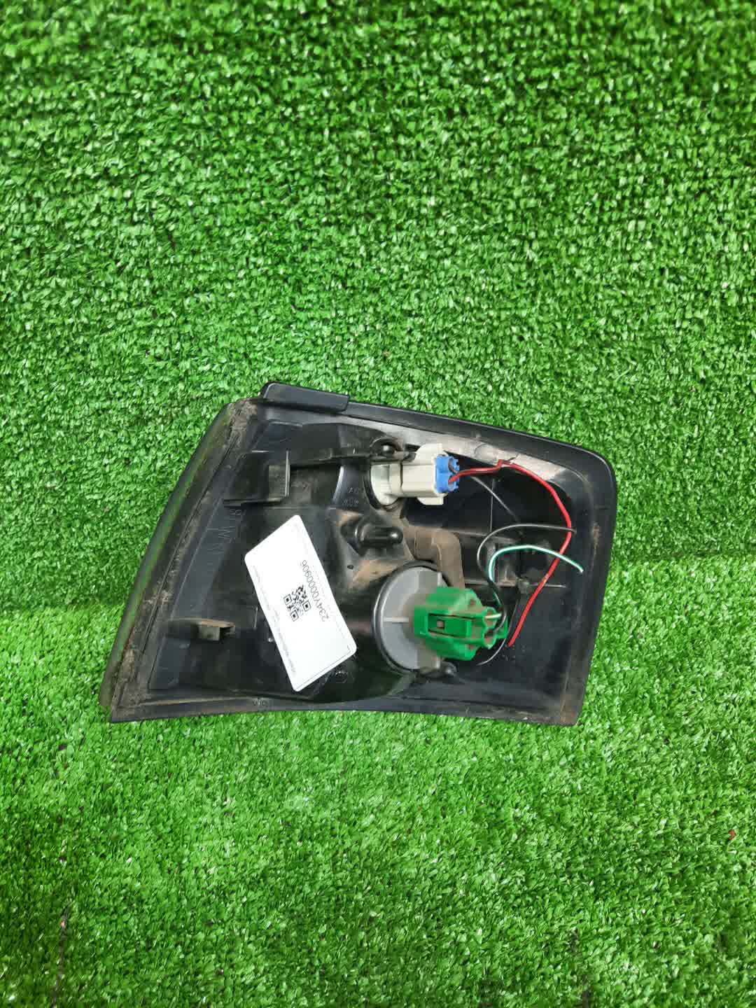 Габарит правый передний MAZDA DEMIO DW3W, DW5W 2 ракурс