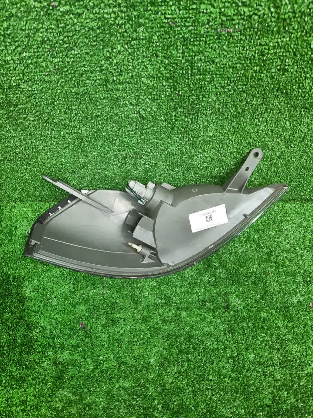 Габарит левый передний NISSAN SERENA TNC24, TC24, RC24, PC24, PNC24, VC24, VNC24 2 ракурс