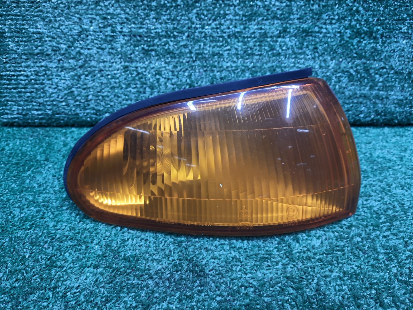 Габарит правый передний MITSUBISHI LIBERO CD2V, CD5W, CB8V, CB2W, CB2V, CB5W, CB8W, CD8V, CD8W, CB4W 1 ракурс Габарит правый передний MITSUBISHI LIBERO CD2V, CD5W, CB8V, CB2W, CB2V, CB5W, CB8W, CD8V, CD8W, CB4W 1 ракурс