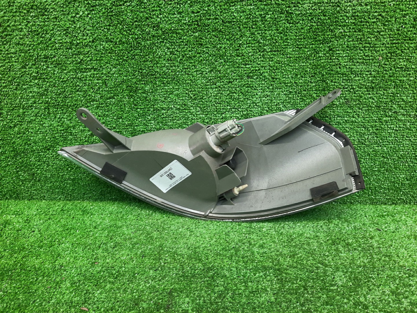 Габарит правый передний NISSAN SERENA TNC24, TC24, RC24, PC24, PNC24, VC24, VNC24 3 ракурс