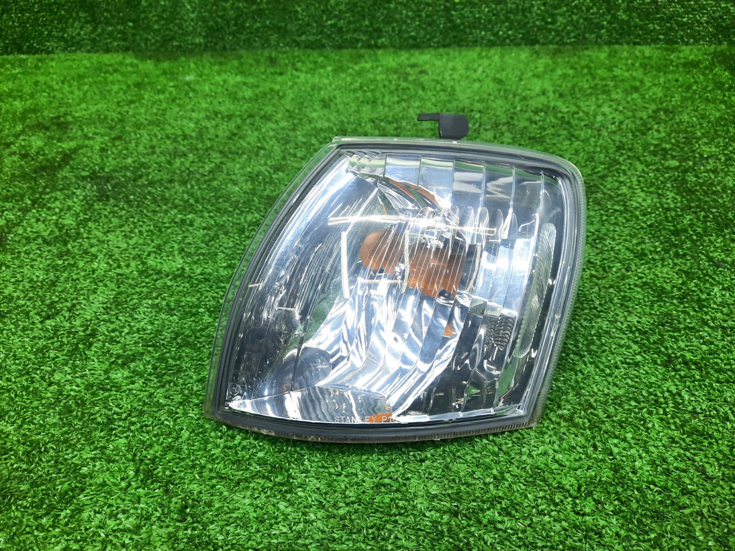 Габарит левый передний MAZDA DEMIO DW3W, DW5W 1 ракурс