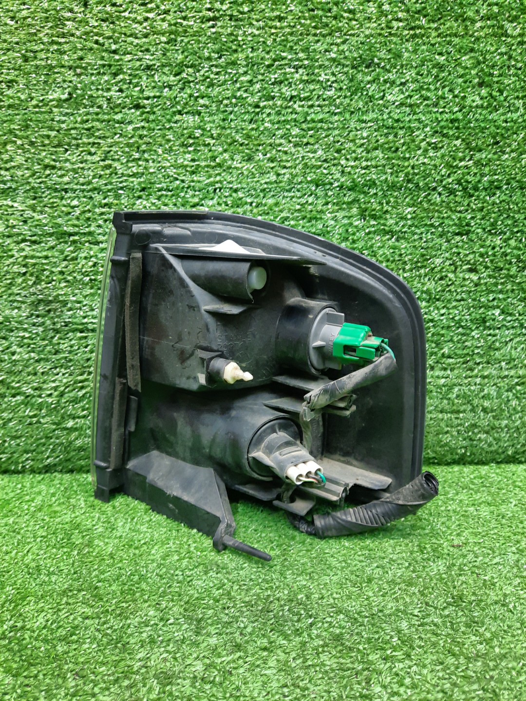 Габарит правый передний MAZDA DELICA, BONGO, VANETTE SKF2LM, SK82TM, SK22L, SK82M, SK82V, SK82T, SK22M, SK22V, SKF2V, SK82VN, SKF2TN, SK82TN, SK22TN 3 ракурс