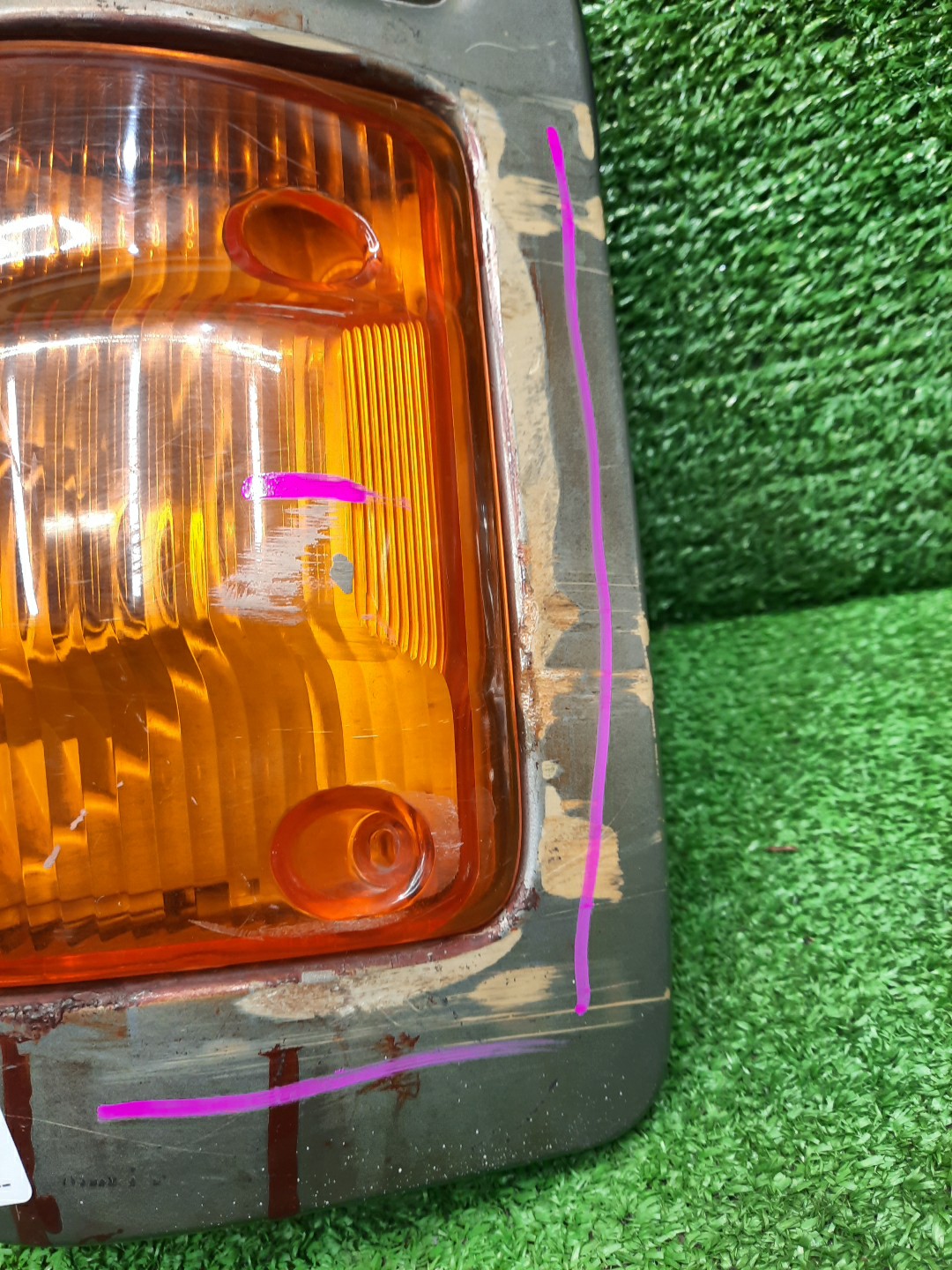 Габарит левый передний MAZDA BONGO SS28M 2 ракурс