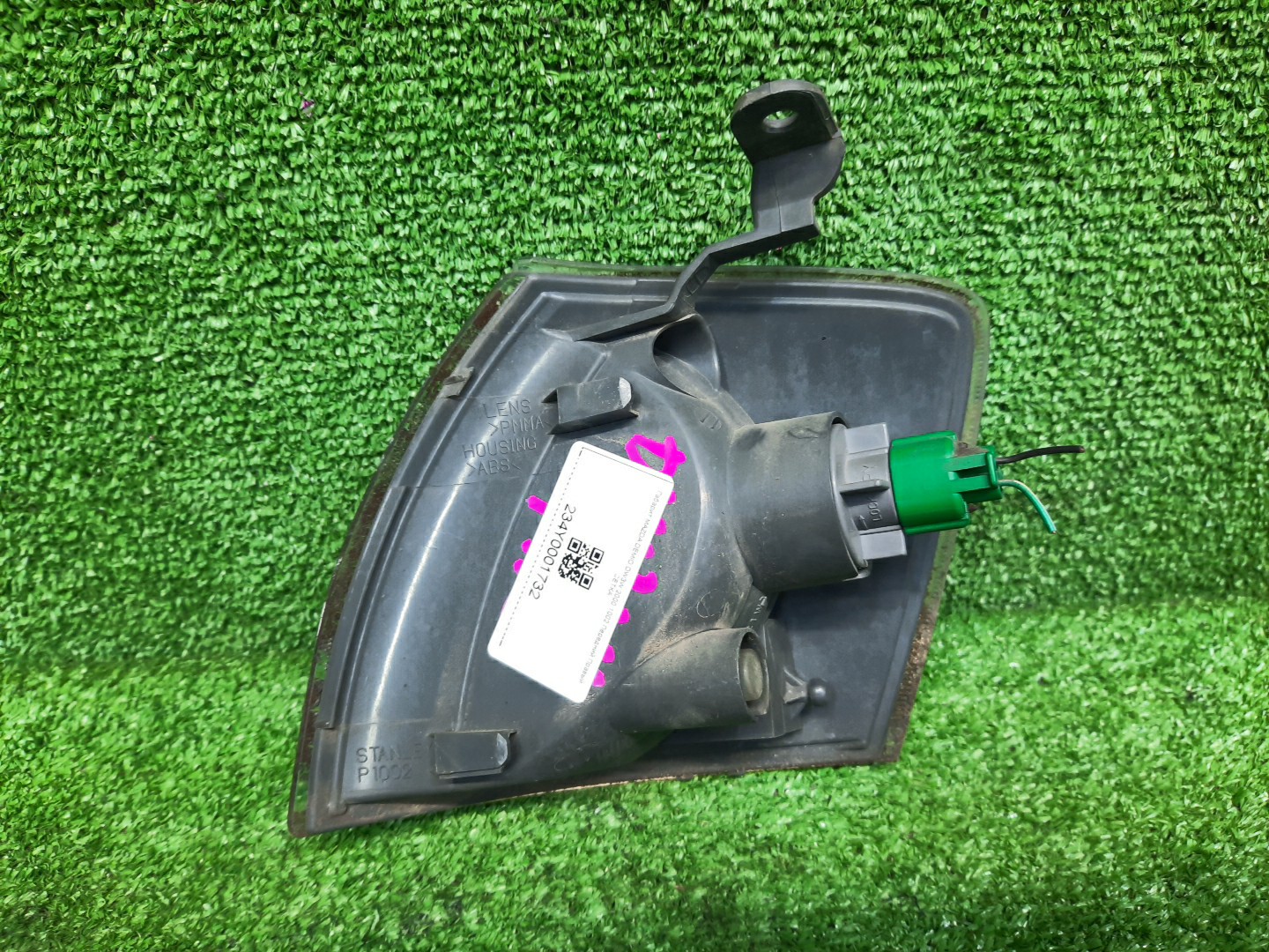 Габарит правый передний MAZDA DEMIO DW3W, DW5W 3 ракурс