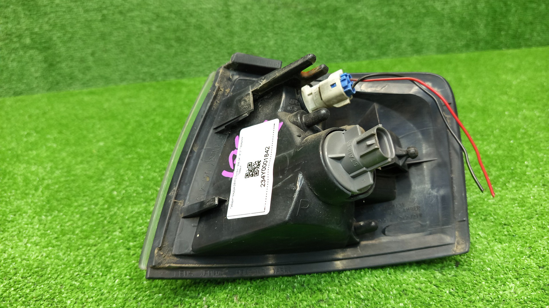 Габарит правый передний MAZDA DEMIO DW3W, DW5W 2 ракурс Габарит правый передний MAZDA DEMIO DW3W, DW5W 2 ракурс