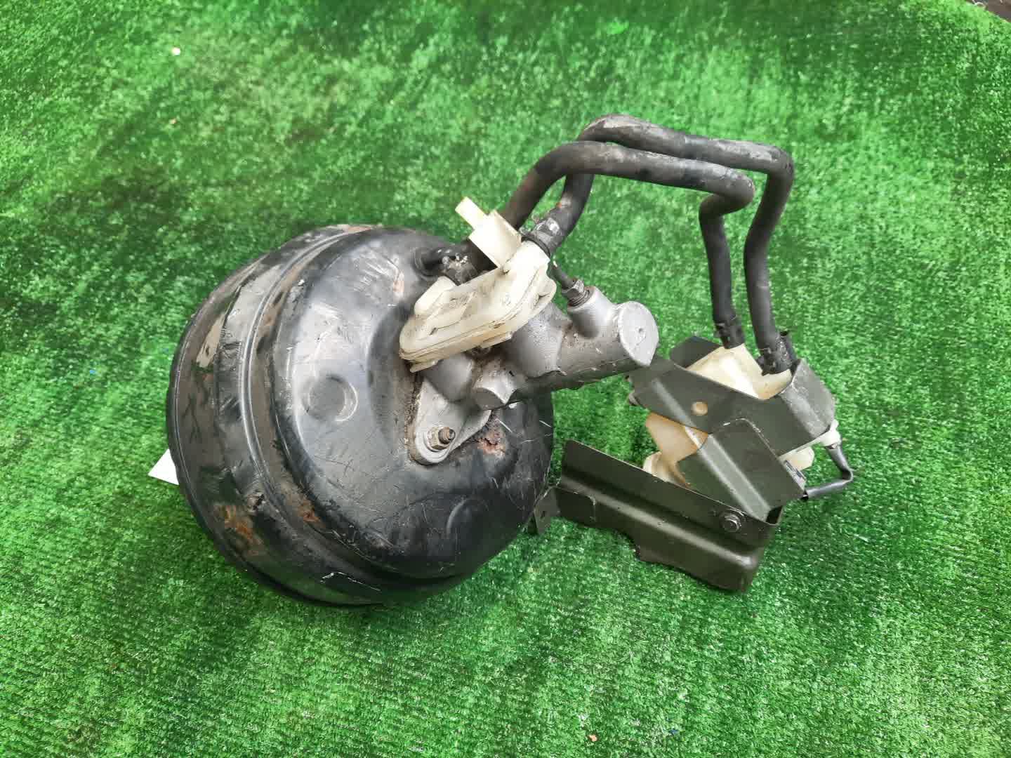 Главный тормозной цилиндр MITSUBISHI GRANDIS NA4W 4G69 2012 2 ракурс