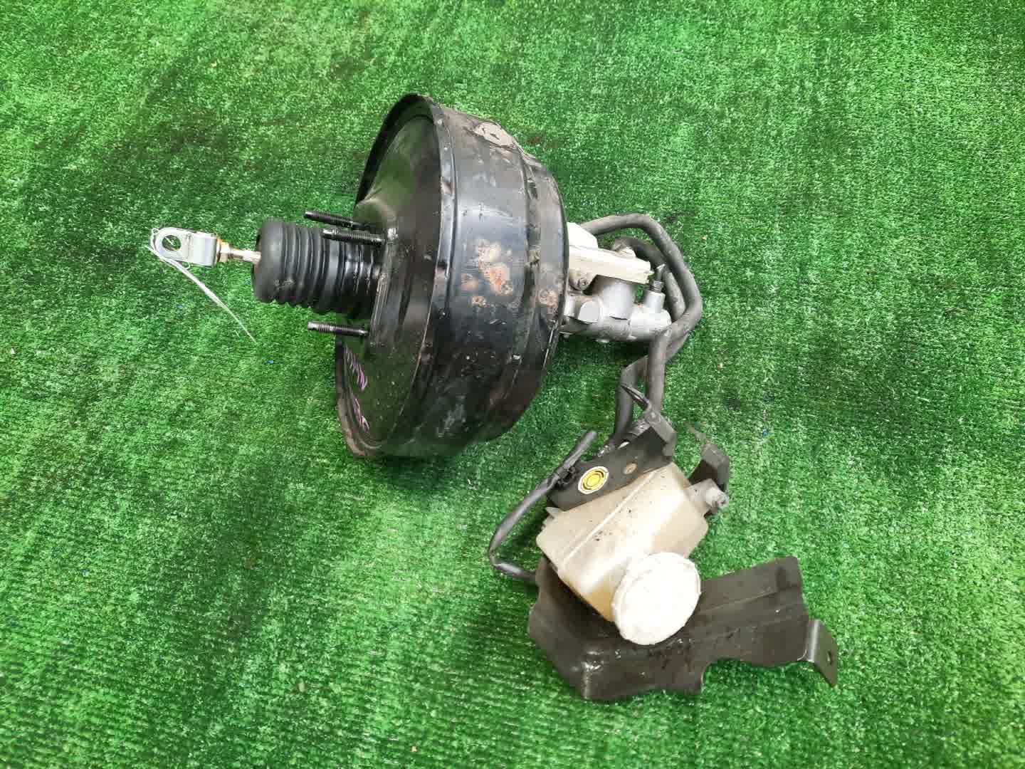 Главный тормозной цилиндр MITSUBISHI GRANDIS NA4W 4G69 2012 3 ракурс