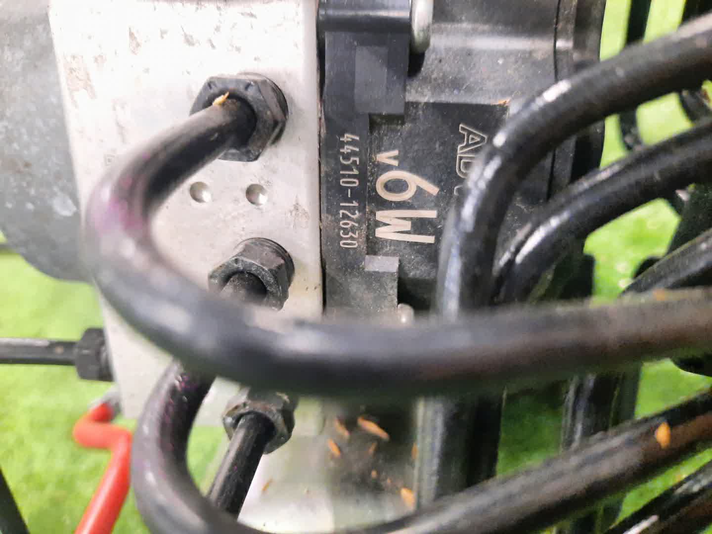 Главный тормозной цилиндр TOYOTA COROLLA ZWE211 2ZR-FXE 47210-12480/44510-12630 5 ракурс