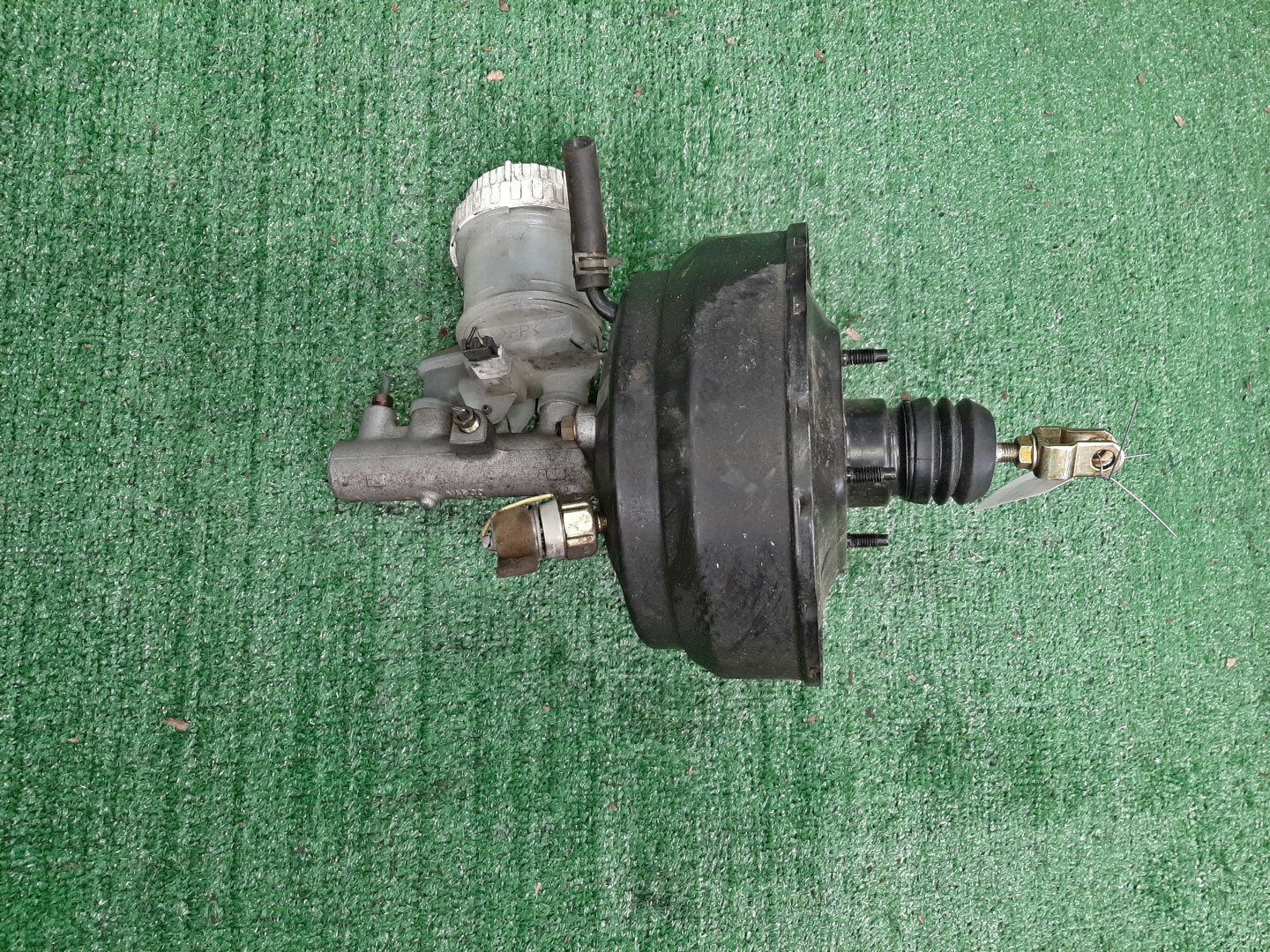 Главный тормозной цилиндр MITSUBISHI LEGNUM EC1W 4G93 852-03800 1 ракурс