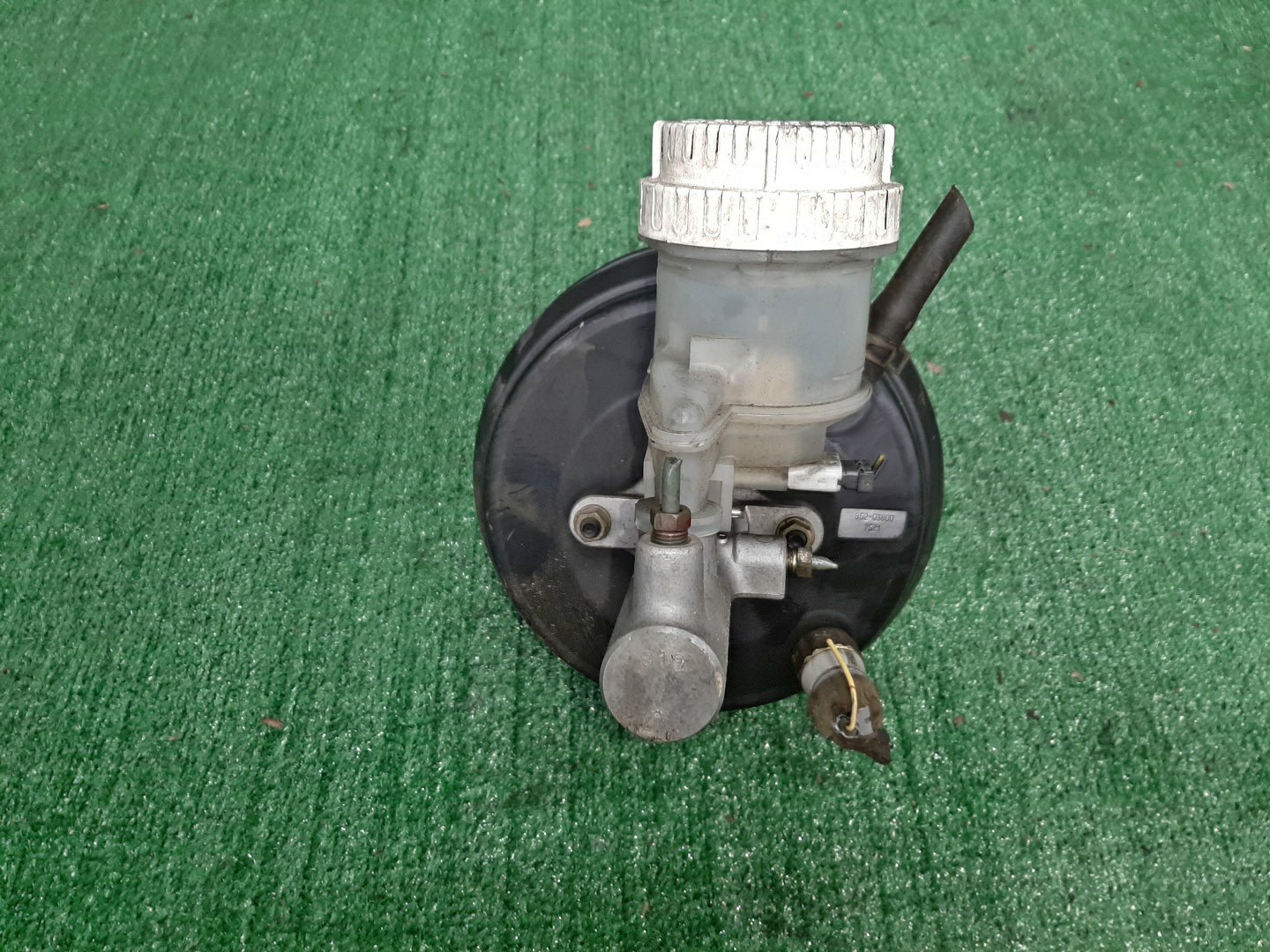 Главный тормозной цилиндр MITSUBISHI LEGNUM EC1W 4G93 852-03800 2 ракурс