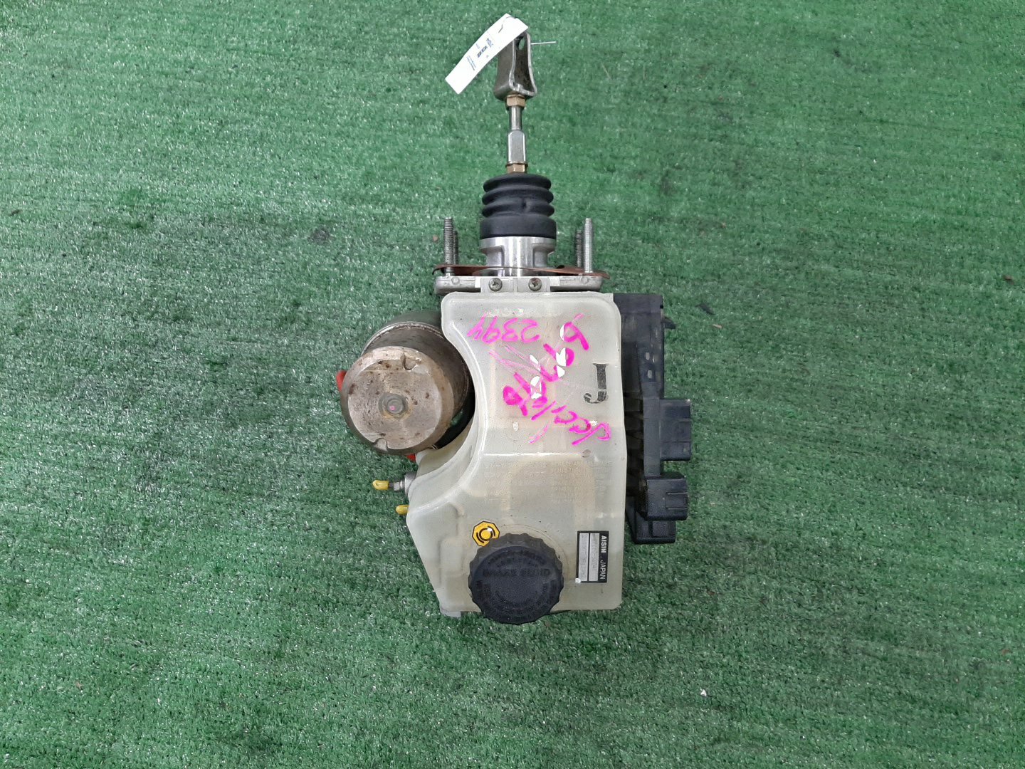 Главный тормозной цилиндр  TOYOTA PROGRES JCG10 1JZ-GE ,2394 ,47210-51041 1 ракурс