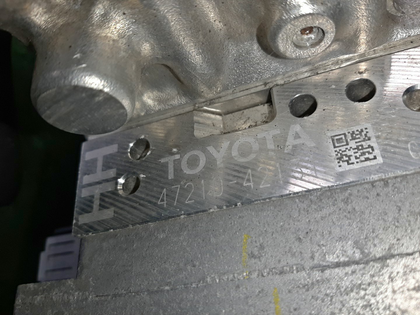 Главный тормозной цилиндр TOYOTA RAV4 AXAH54 A25A-FXS 47210-42131 3 ракурс