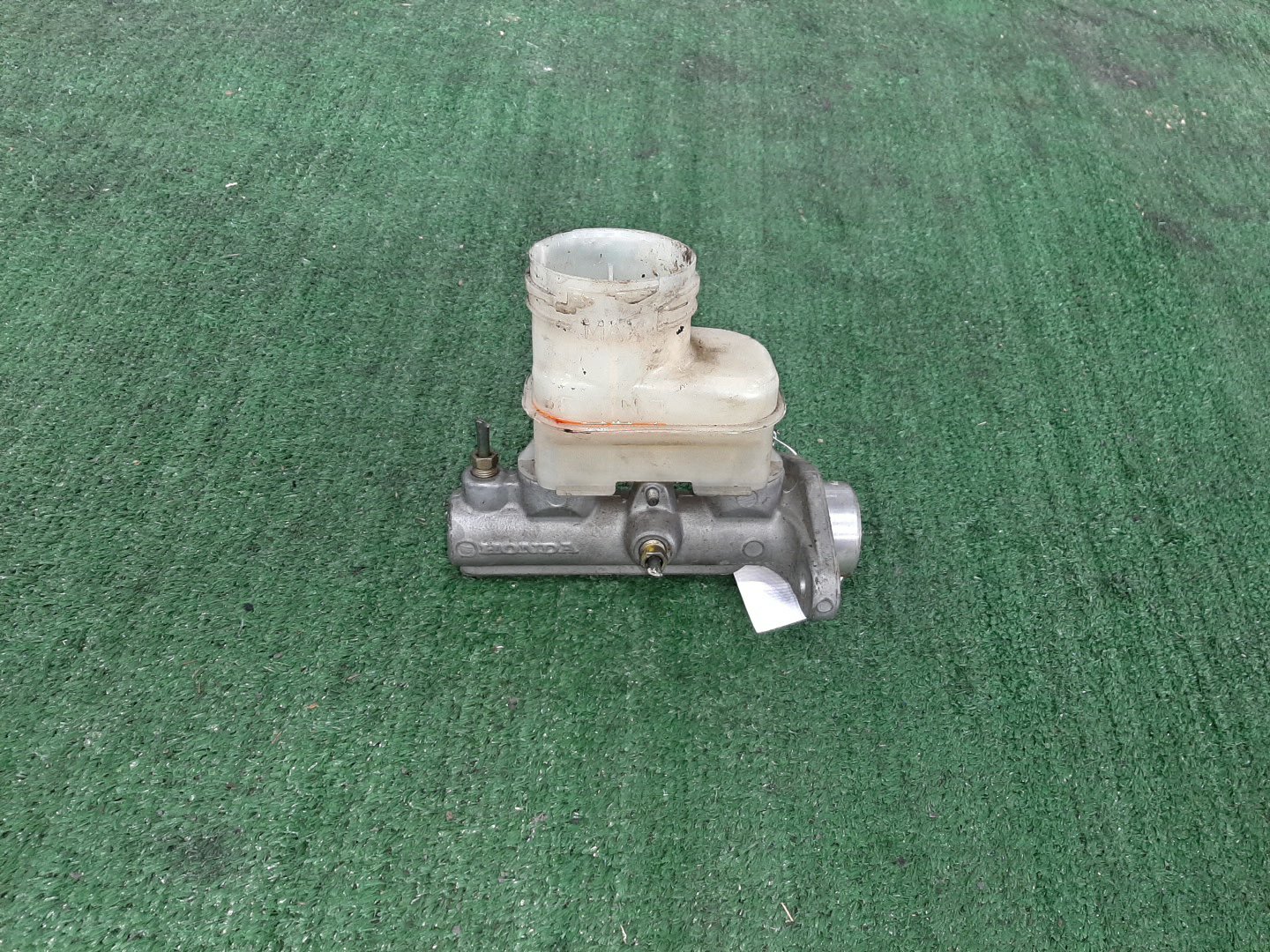 Главный тормозной цилиндр HONDA PARTNER EY7 D15B 2402 2 ракурс