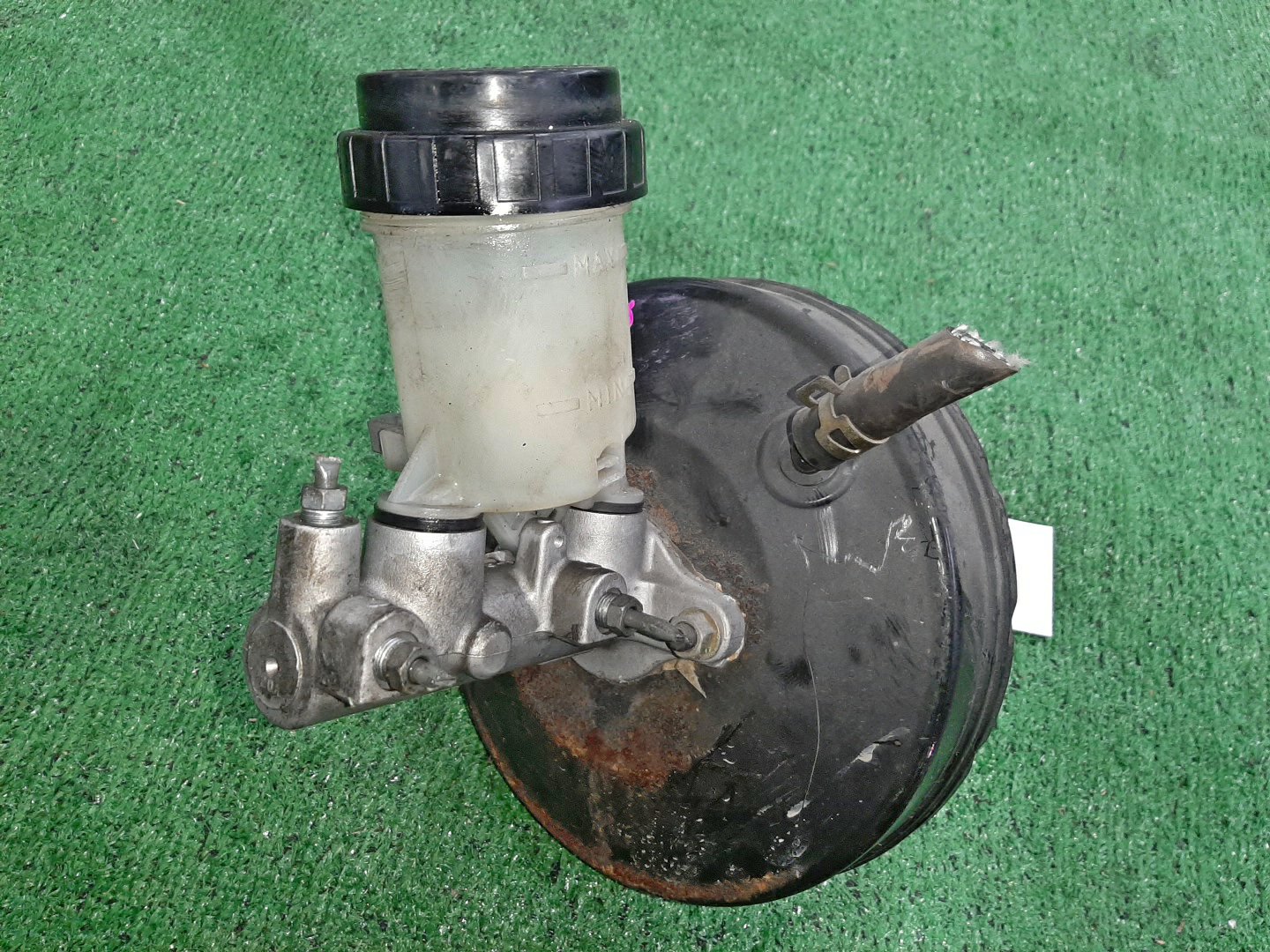 Главный тормозной цилиндр DAIHATSU PYZAR G303G HE-EG 833-08511 2 ракурс