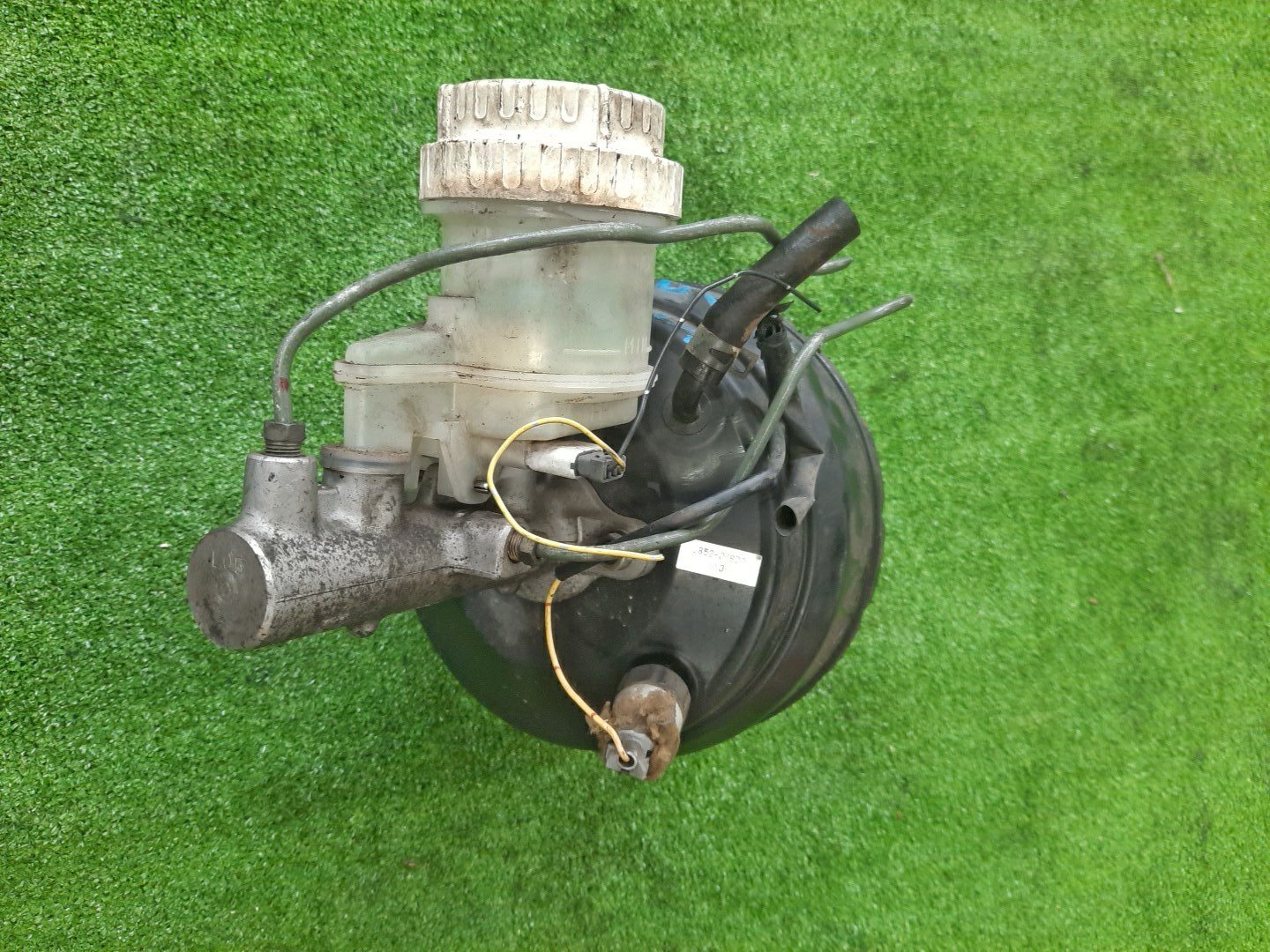 Главный тормозной цилиндр MITSUBISHI GALANT EA1A 4G93 2561 1 ракурс