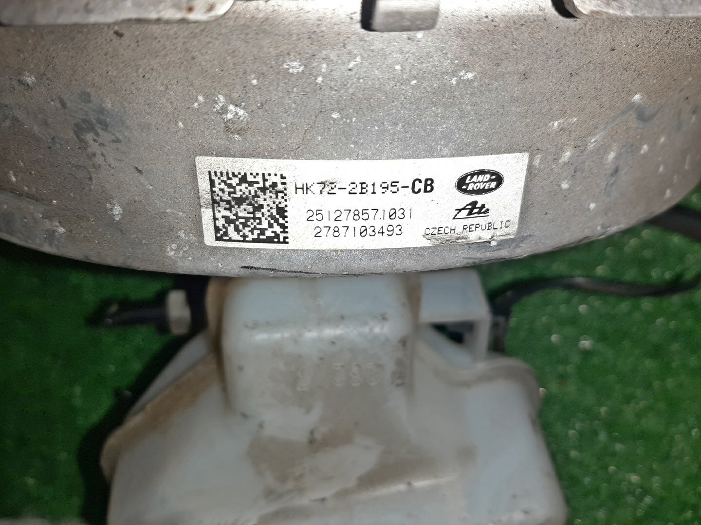 Главный тормозной цилиндр LAND ROVER RANGE ROVER EVOQUE L538 204DTD HK72-2B195-CB 4 ракурс