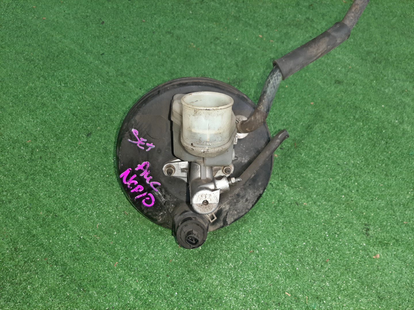 Главный тормозной цилиндр TOYOTA VITZ NCP10 2NZ-FE 2664 2 ракурс Главный тормозной цилиндр TOYOTA VITZ NCP10 2NZ-FE 2664 2 ракурс