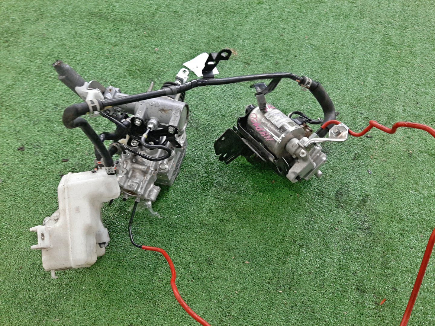Главный тормозной цилиндр TOYOTA PROBOX NHP160V 1NZ-FXE 47210-52611 3 ракурс