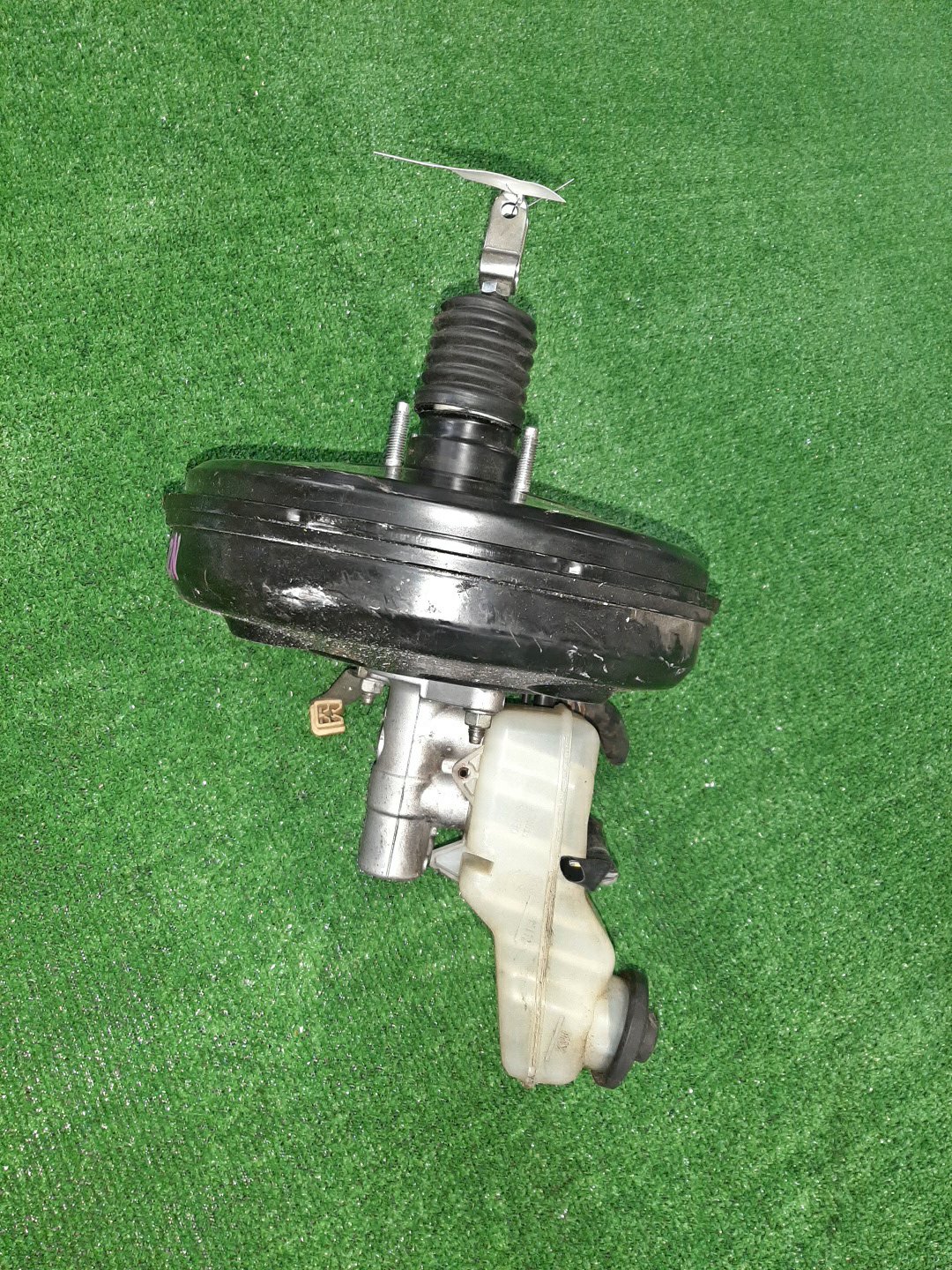 Главный тормозной цилиндр TOYOTA COROLLA  AXIO NZE141 1NZ-FE 2750 2 ракурс