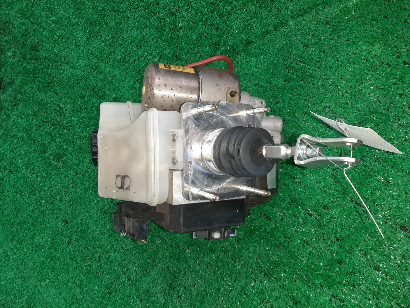 Главный тормозной цилиндр TOYOTA PROGRES JCG11 2JZ-GE 0983 1 ракурс