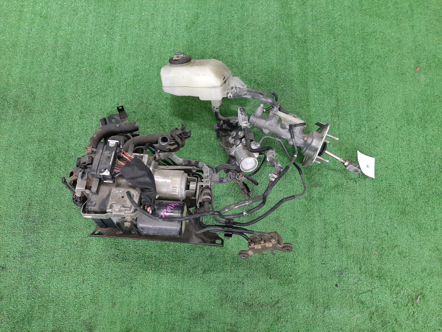 Главный тормозной цилиндр TOYOTA PRIUS NHW20 1NZ-FXE 1162 1 ракурс