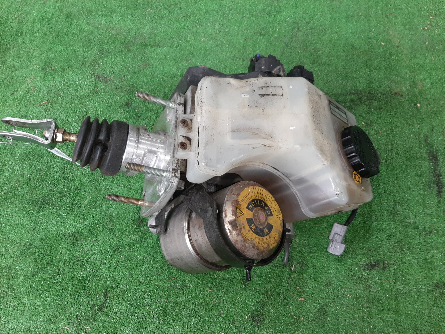 Главный тормозной цилиндр TOYOTA ARISTO JZS160 2JZ-GE 47210-30211 1 ракурс